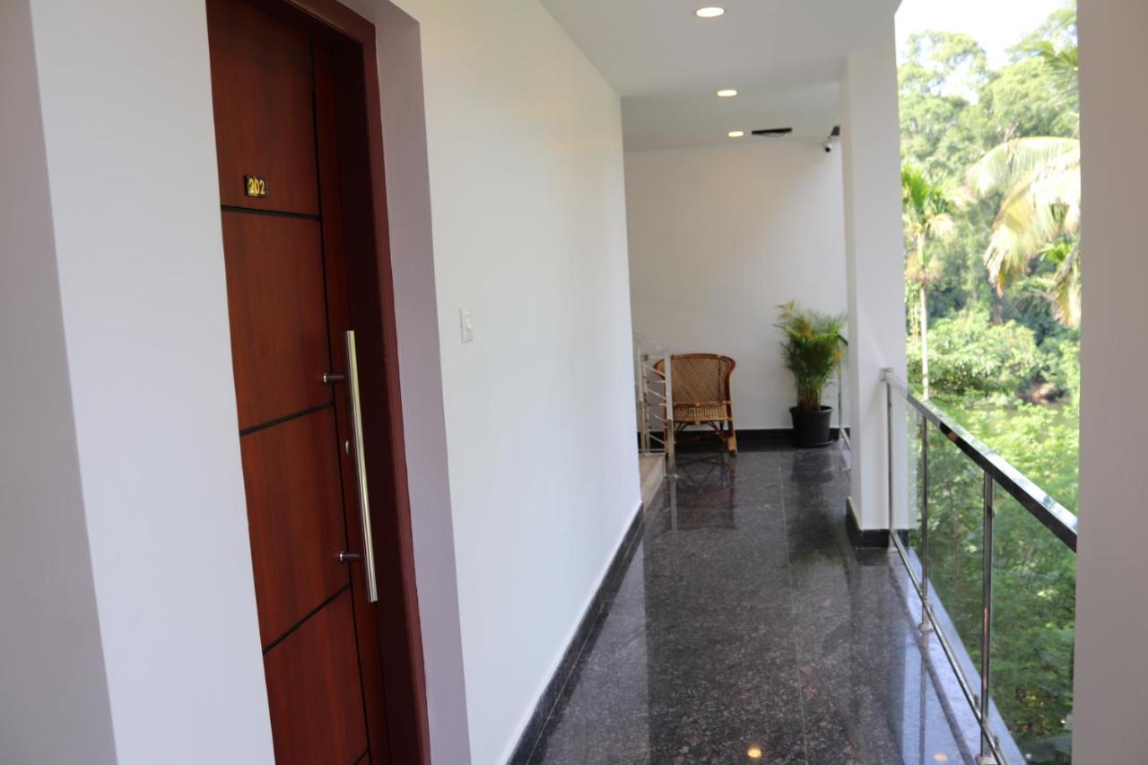 Thenmala Hormuz Inn Kolattupuzha Exterior foto